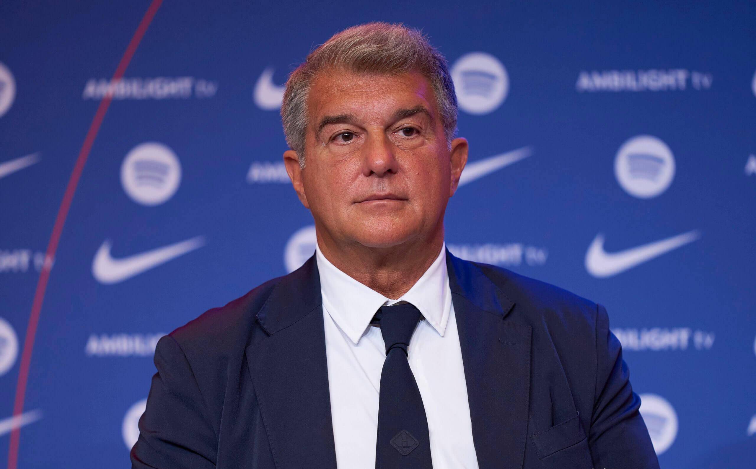 包含今晚巴塞罗那调整名单以备意大利杯，主帅复盘环节打磨，球迷炸锅，训练强度明显提升的词条