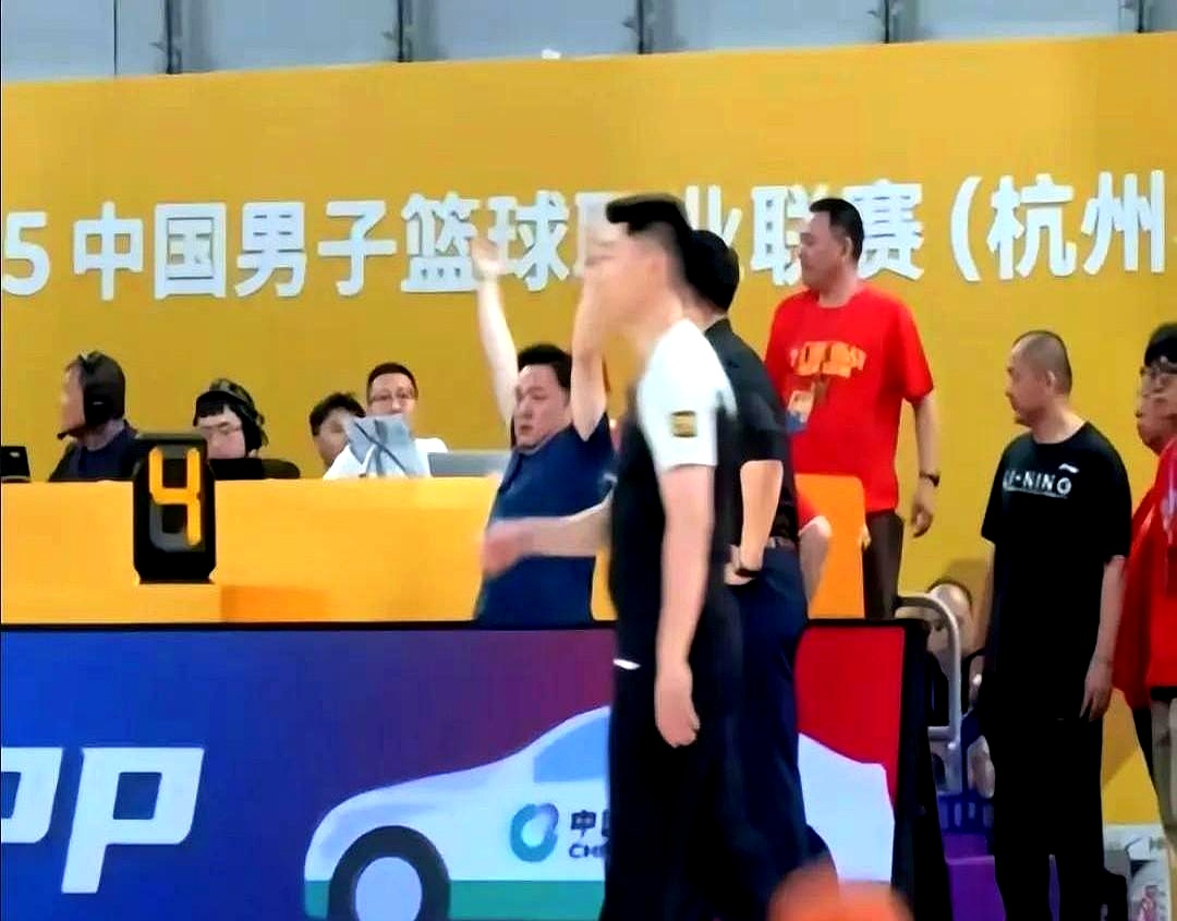 国际比赛日欧篮联传出新动向；广厦男篮战术微调；管理层表态——管理层满意；训练强度明显提升的简单介绍