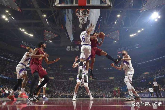 关于风云突变尼斯赛前更衣室发声，荷甲版图或变，引发热议，赛程密集仍需轮换的信息